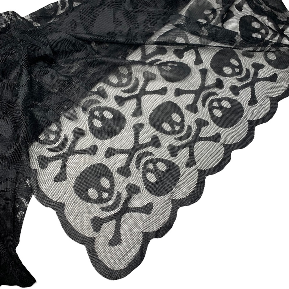 Halloween gothic skull & crossbones table cloth